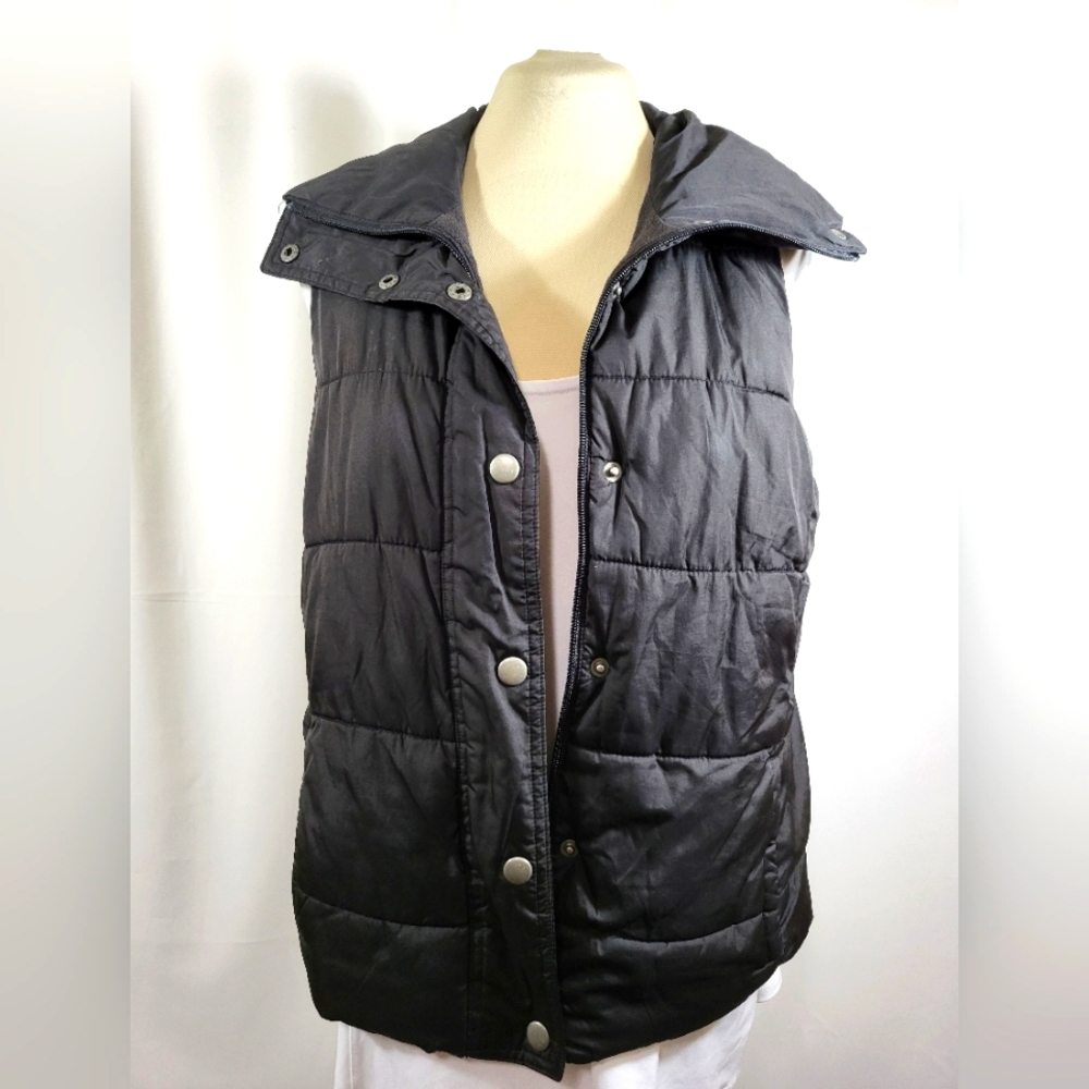 Old Navy black puffer vest, women's M  #1191